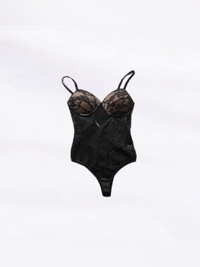 entry ⋆ lace bodysuit